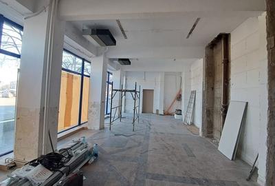 Spatiu comercial vitrina de 20 M - Metrou Eroii Revolutiei S143 - 22