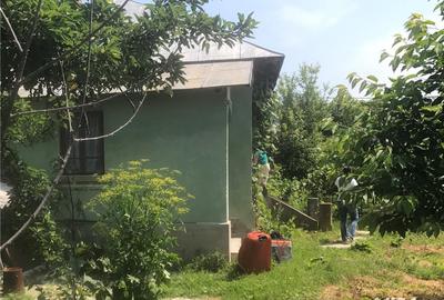 Casă cu 4 camere cu Teren 1000 Mp în Melinești