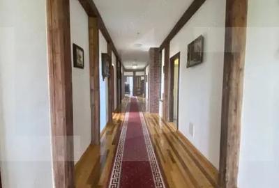 Casă cu 7 camere cu Teren 3000 Mp în Central - 13