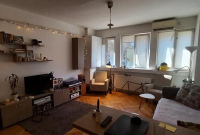 Apartament cu 2 camere semidecomandat în P-ța Romană