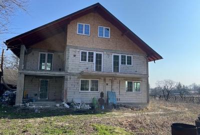 Casă individuală cu 5 camere cu Teren 8000 Mp în Ibănești - 1