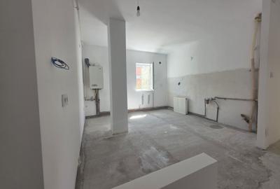 Apartament cu 3 camere semidecomandat în Central - 3
