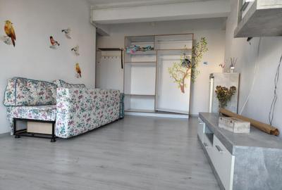 Apartament cu 2 camere semidecomandat, mobilat în Central