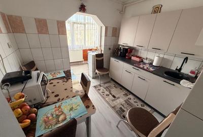 Apartament cu 3 camere decomandat în Craiovei - 1