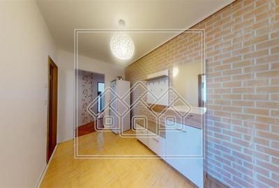 Apartament de vanzare in Sibiu - 47 mp utili + balcon - decomandat - 12
