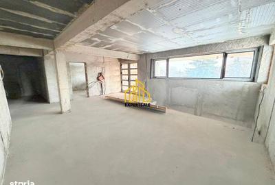 Casă cu 7 camere cu Teren 1600 Mp în Domnești