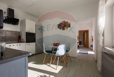 Casă cu 5 camere cu Teren 435 Mp în Central - 7