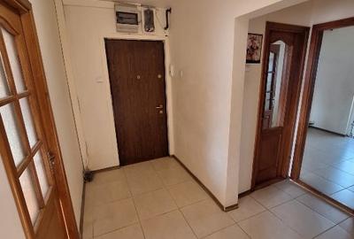 VÂND SAU SCHIMB * APARTAMENT 3 CAMERE * 2 BĂI * INEL 2 * ETAJ 2 * DECOMANDAT - - 12