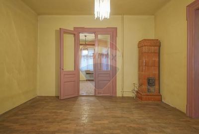 Vila pe str Alexandru Ioan Cuza, 10 camere, S + P + E, teren 282 mp - 11