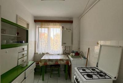 Apartament cu 3 camere semidecomandat în Zamfirescu - 1