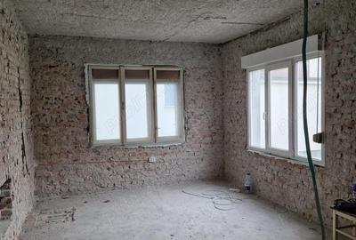 Casă cu 2 camere cu Teren 160 Mp în Central - 2