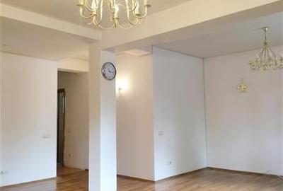 Apartament cu 5 camere decomandat în Aviatorilor
