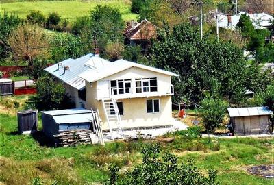 Casă cu 9 camere în Radovanu - 1