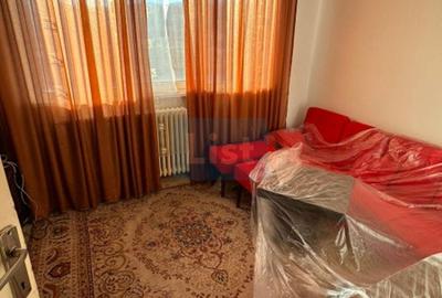 Apartament cu 3 camere semidecomandat în Micro I - 5