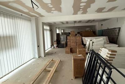 Spațiu comercial, de 52 mp, în Central - 9