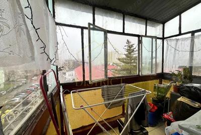 Apartament cu 3 camere semidecomandat, mobilat în Central - 2