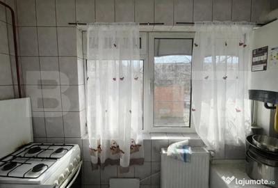 Apartament cu 3 camere semidecomandat, mobilat în Rovine - 9
