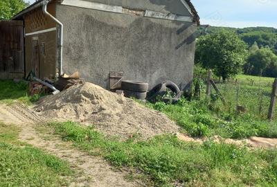 Casă cu 3 camere cu Teren 1000 Mp în Rusu de Sus - 1