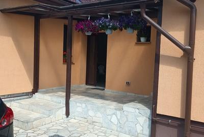 Casă cu 4 camere cu Teren 600 Mp în Central