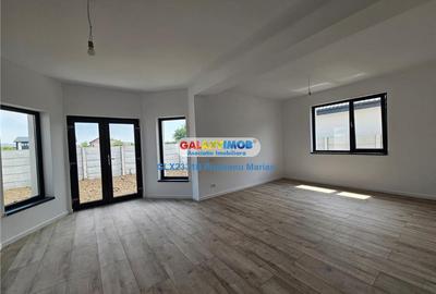 Casă cu 4 camere cu Teren 400 Mp în Domnești