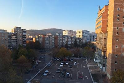 Apartament cu 2 camere decomandat în Ostroveni