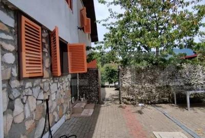 Casă cu 7 camere cu Teren 440 Mp în Poiana - 11