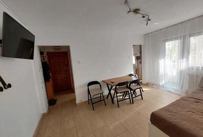 Apartament cu 3 camere semidecomandat în Dacia