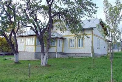 Casă cu Teren 3536 Mp în Coșna - 2