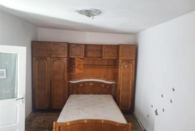 Casă individuală cu 7 camere cu Canalizare în 1 Decembrie - 3