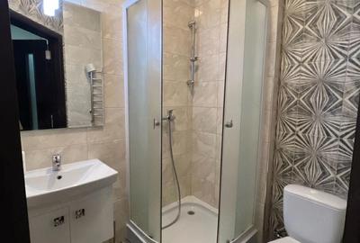 Garsonieră decomandată în Titan