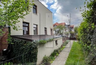 Casa individuala, 4 camere, 495 mp teren, zona Titulescu - 11