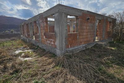 Casă cu 4 camere în Ciucurova - 1