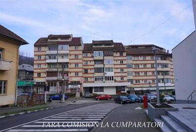 Apartament cu 3 camere decomandat, mobilat în Central - 1