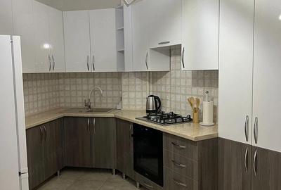 Garsonieră decomandată în Titan