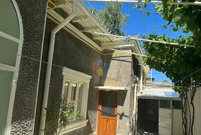 Casa 5 camere, caramida, Teren - 250 mp, zona Centrala - 11