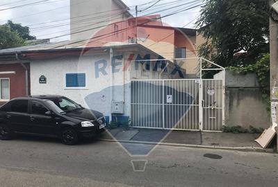 Casă cu 4 camere în 1 Mai