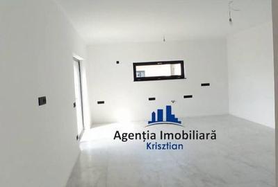 Casă cu 4 camere decomandat în Mărtinești