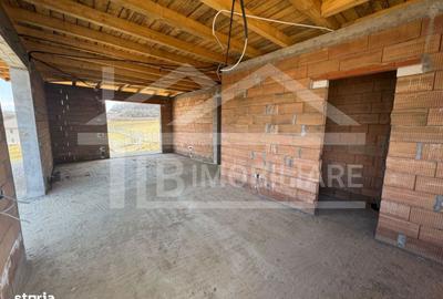 Casă cu 4 camere în Poienița - 12