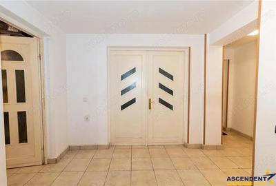 Resedinta cu atmosfera familiara,peisaj imersiv,amplasare premium,Zarnesti,Brasov - 11