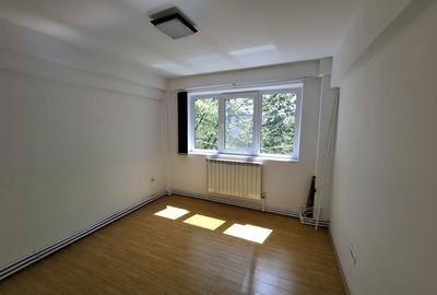 Apartament cu 3 camere semidecomandat în Central - 6
