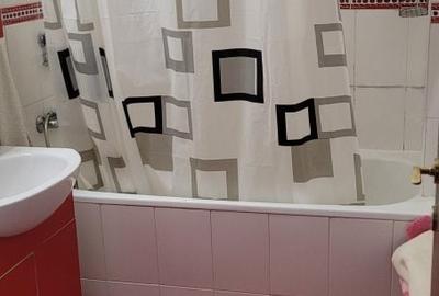 Apartament cu 3 camere semidecomandat în Micro 1 - 3