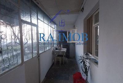 Apartament cu 3 camere decomandat în 9 Mai - 7