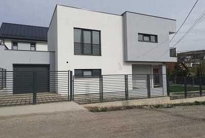 Casă cu 4 camere cu Teren 334 Mp în Central - 1