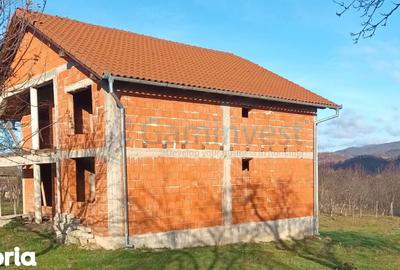 Casă cu 5 camere cu Teren 4564 Mp în Curățele - 2