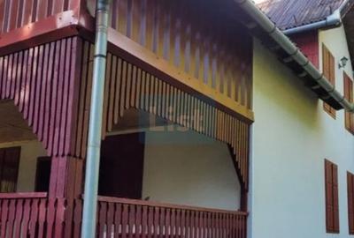 Casă cu 5 camere cu Teren 2000 Mp în Răstolița - 2