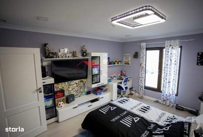 Casă cu 4 camere decomandat cu Teren 2000 Mp în Central - 2