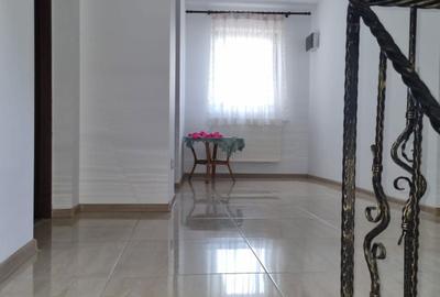 Casă cu 4 camere în Central - 4
