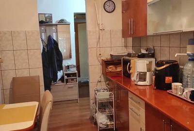 Ap cu 3 camere decomandat etaj 2 - 3