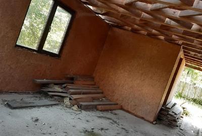 Casă cu Teren 3654 Mp în Piatra - 1