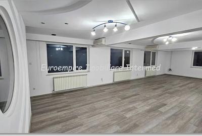 Spațiu comercial, de 85 mp, în Central - 4